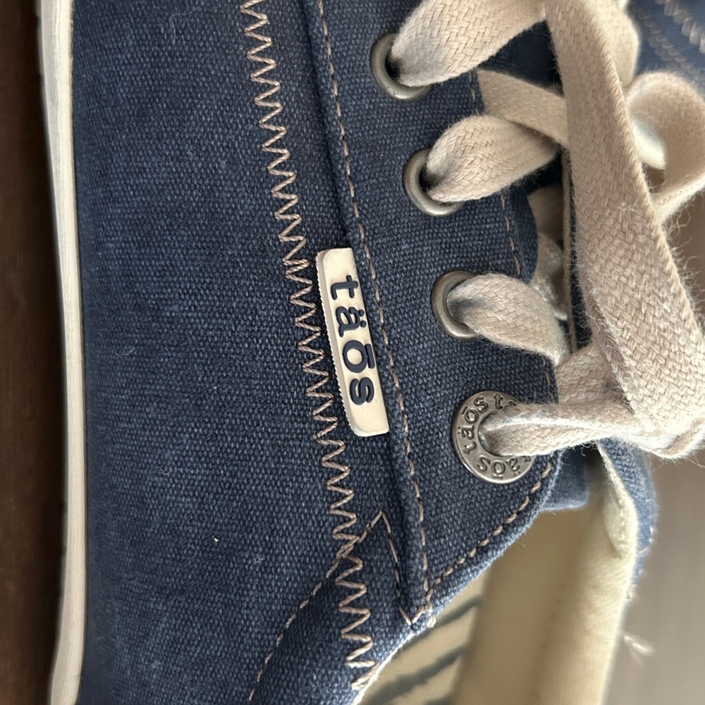 Taos Star Blue Wash Denim Lace Up Sneakers. Women's Size 9. - Picture 2 of 6